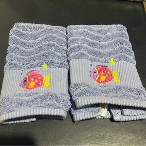 SET Of 2 Saturday KNIGHT VTG Blue FISH Embroidered FINGERTIP Hand TOWEL 16”x10”